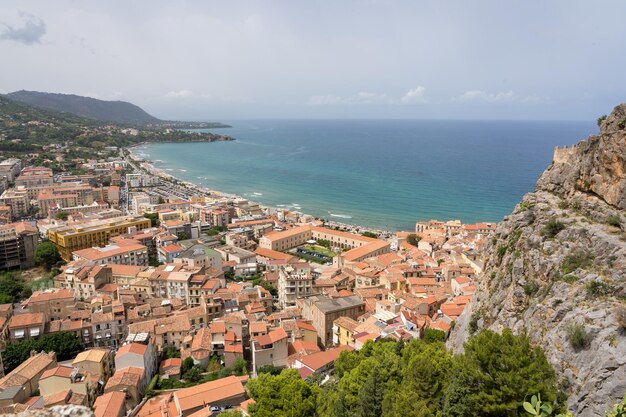 Luftaufnahme der majestätischen Stadt Cefalu in Sizilien Süditalien