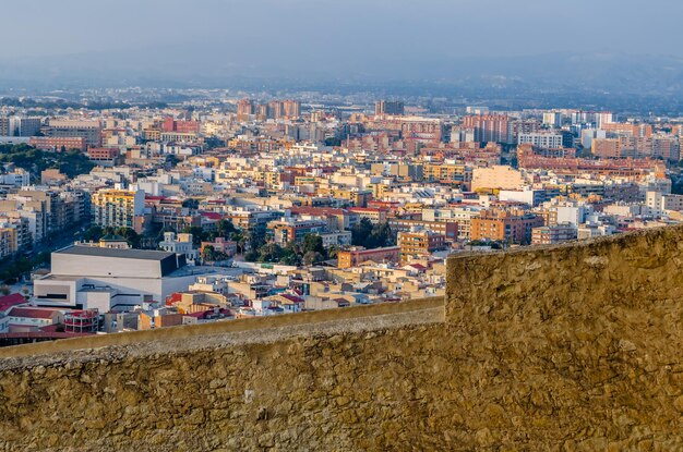 Luftaufnahme der Mittelmeerstadt Alicante, Spanien