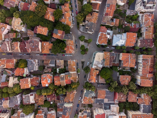 Luftaufnahme der schönen Stadt Varna bei Sonnenuntergang Bulgarien