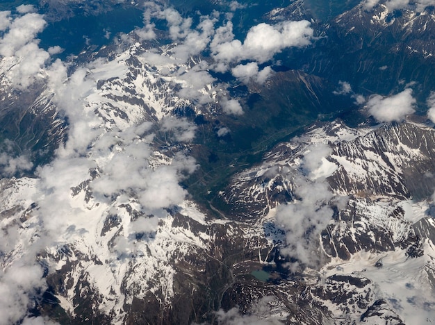 Luftaufnahme der Schweizer Alpen