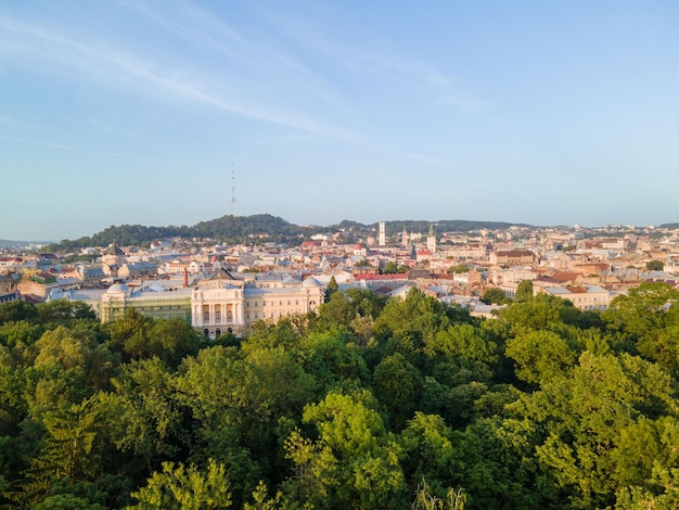 Luftaufnahme der Sommerstadt Lemberg