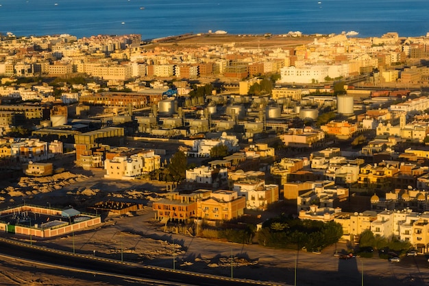 Luftaufnahme der Stadt Hurghada aus dem Flugzeug