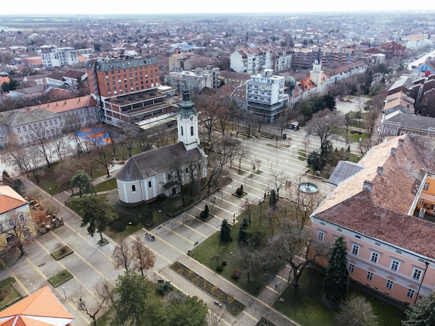 Luftaufnahme der Stadt Kikinda aus der Drohne Serbien Europa