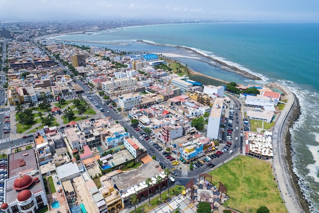 Luftaufnahme des Distrikts La Punta in Callao