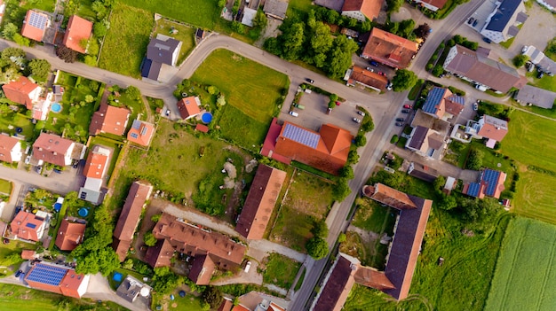 Foto luftaufnahme des dorfes boos in bayern. deutschland. draufsicht.