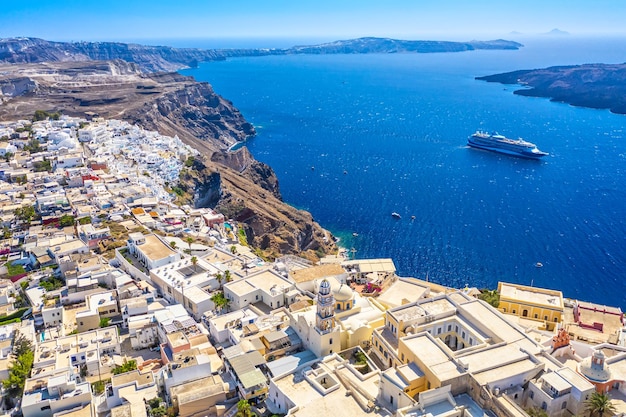 Foto luftaufnahme des dorfes imerovigli auf der insel santorini griechenland