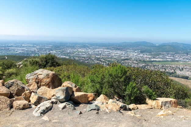 Luftaufnahme des Double Peak Park in San Marcos. 80 Hektar großer Park mit Spielplatz und Wanderwegen