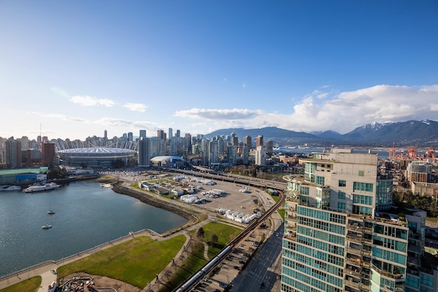 Luftaufnahme des False Creek in der Innenstadt von Vancouver