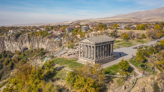 Luftaufnahme des Garni-Tempels in Armenien