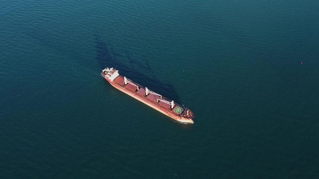 Luftaufnahme des großen allgemeinen Frachtschiff-Tanker-Massengutfrachters