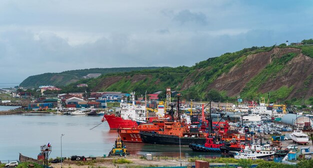 Luftaufnahme des Hafens Korsakow auf Sachalin Russland