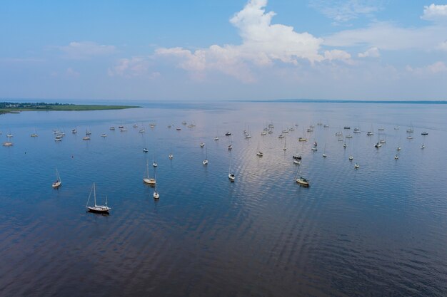 Luftaufnahme des Hafens mit vielen Booten in New Jersey USA