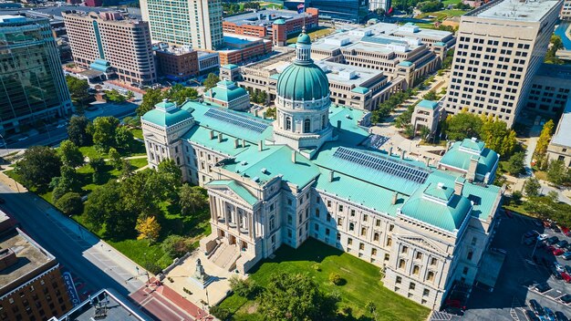 Foto luftaufnahme des historischen regierungsgebäudes mit dome in der innenstadt von indianapolis