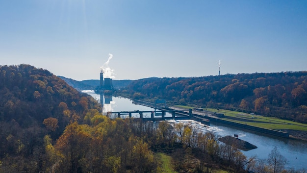 Luftaufnahme des Kohlekraftwerks Fort Martin in der Nähe von Morgantown in West Virginia