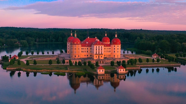 Luftaufnahme des mittelalterlichen Wasserschlosses Moritzburg Sachsen-Halt Deutschland Europa