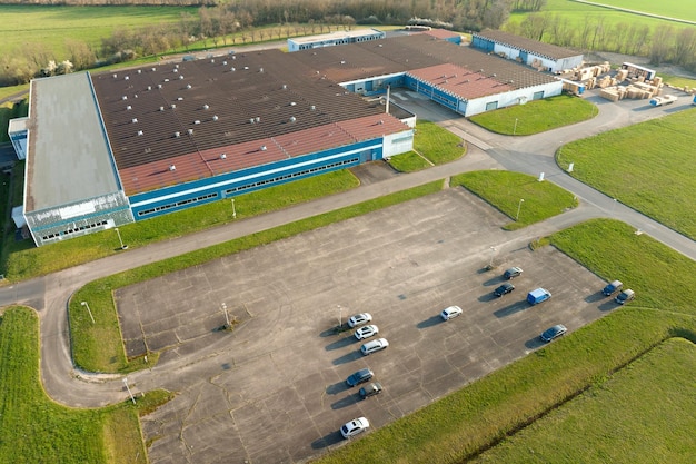 Luftaufnahme des neuen Fabrikgebäudes für die Herstellung und den Versand von Industrieanlagen