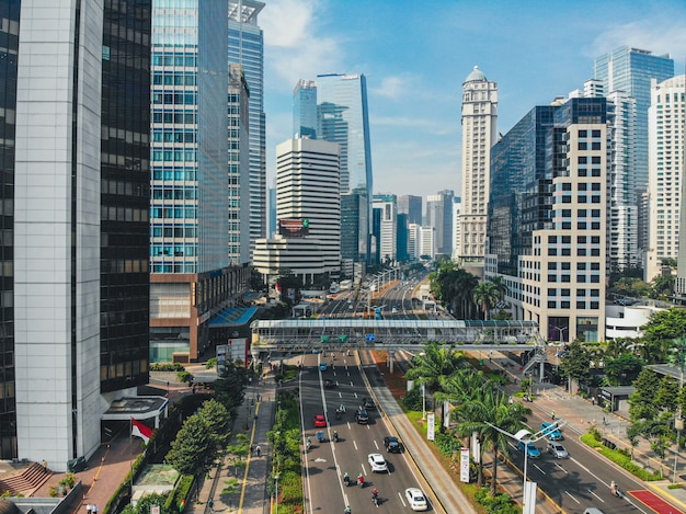 Luftaufnahme des ruhigen Verkehrs auf Jakarta