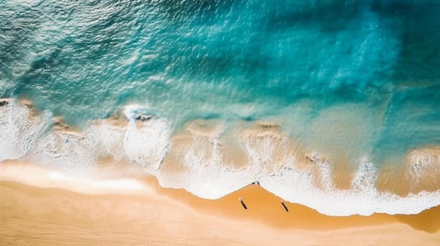 Luftaufnahme des Sommerstrandes und des blauen Ozeans im Sommerurlaub