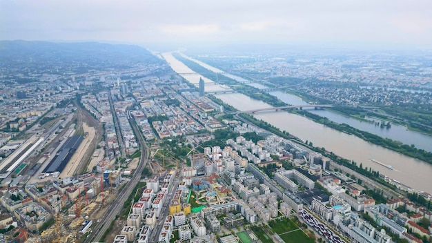 Luftaufnahme des Stadtbildes gegen den Himmel