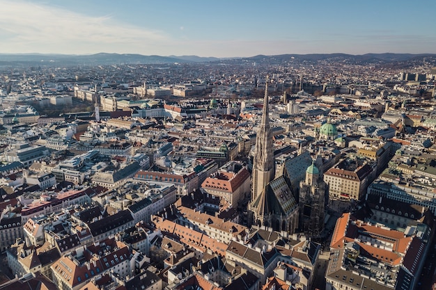 Luftaufnahme des Stephansdoms in Wien