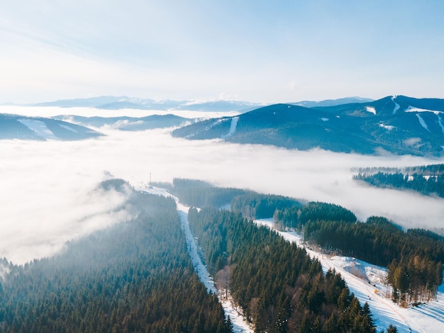 Luftaufnahme des ukrainischen Skigebiets