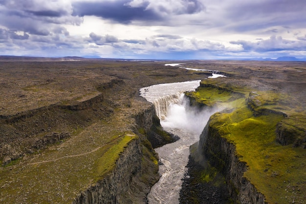 Luftaufnahme des Wasserfalls Dettifoss in Island