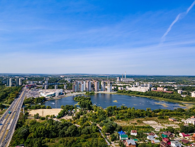 Luftaufnahme des Zentrums von Uljanowsk Russland Stadtpanorama von oben