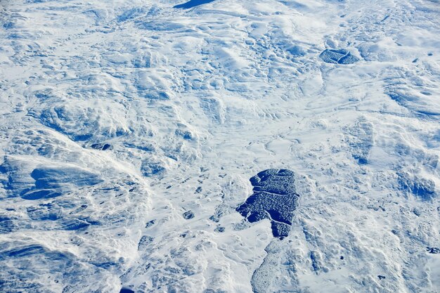 Luftaufnahme einer schneebedeckten Landschaft