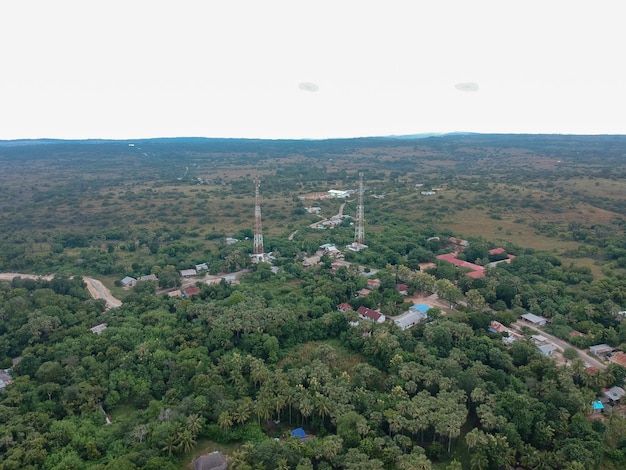 Luftaufnahme eines Dorfes in Indonesien