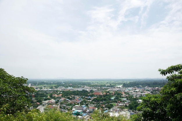 Luftaufnahme Landschaft und Stadtbild der Stadt Uthai Thani am 19. Juli 2017 in Uthai Thani Thailand