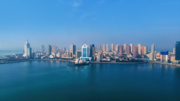 Luftaufnahme Qingdao Bay Stadtarchitektur Landschaft Skyline Panorama