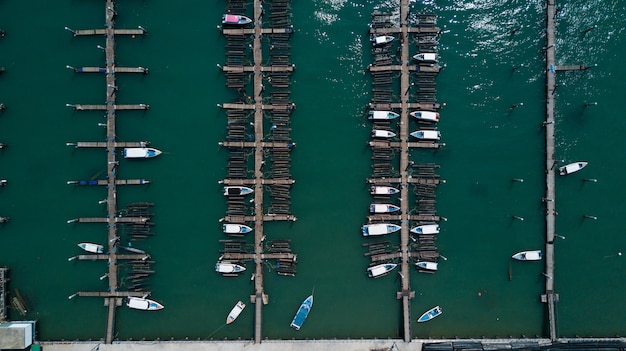 Luftaufnahme über Gruppe Fischerboote, Thailand