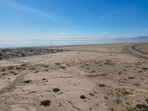 Luftaufnahme von Bombay Beach und der südkalifornischen Salton Sea-Landschaft in Kalifornien, USA