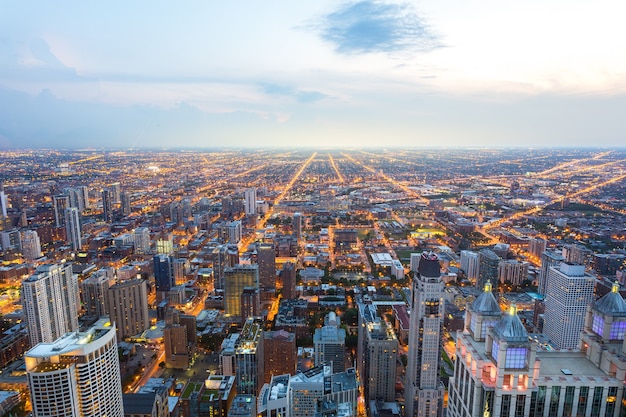 Luftaufnahme von Chicago Innenstadt bei Sonnenuntergang