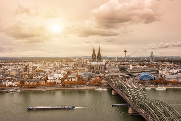 Luftaufnahme von Köln im Herbst