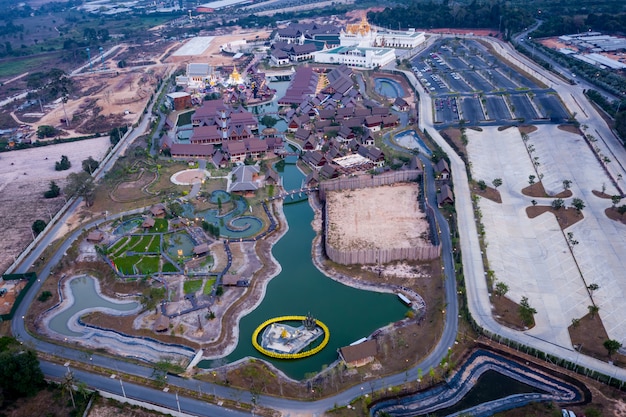 Luftaufnahme von Legende Siam ist Thai traditioneller Kulturpark in Pattaya von Thailand.