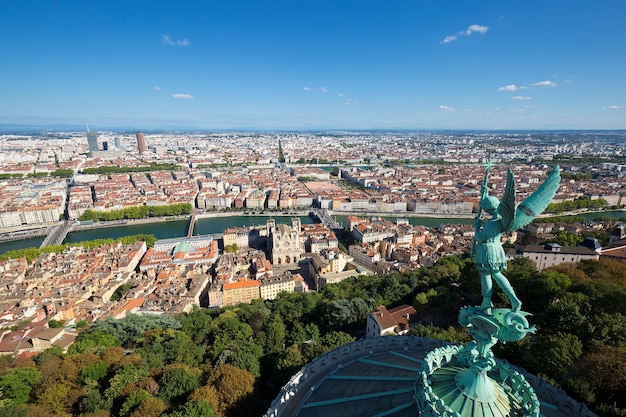 Luftaufnahme von Lyon von der Spitze von Notre Dame de Fourviere, Frankreich, Europa