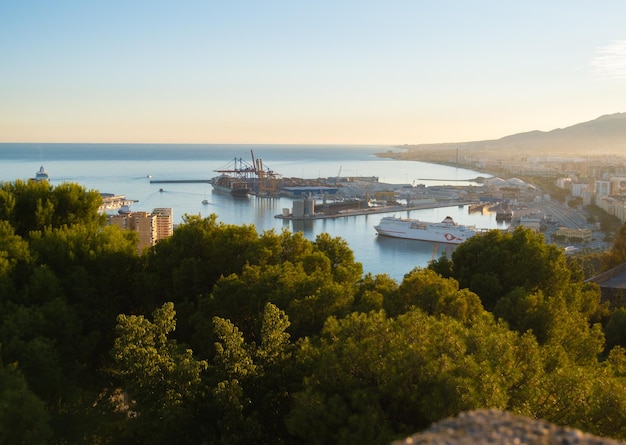 Luftaufnahme von Malaga von der Burg Gibralfaro einschließlich Hafen von Malaga Andalusien Spanien