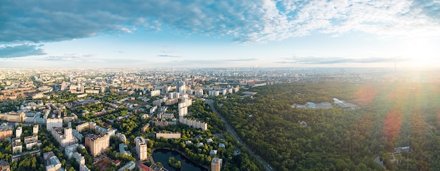 Luftaufnahme von Moskau über dem Stadtteil Sokolniki