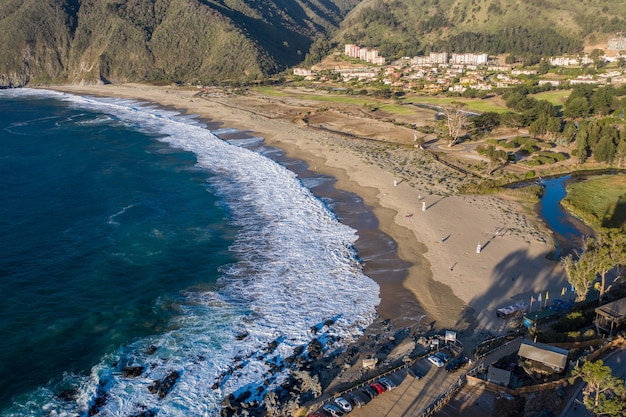 Luftaufnahme von Playa Grande Beach bei Quintay, Chile