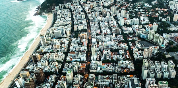 Luftaufnahme von Rio de Janeiro während des Sonnenuntergangs