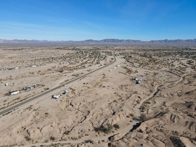 Luftaufnahme von Slab City, einer nicht rechtsfähigen Offthegrid-Hausbesetzergemeinde in Kalifornien, USA