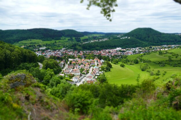 Foto luftaufnahme von stadtbild und bäumen gegen den himmel in albstadt