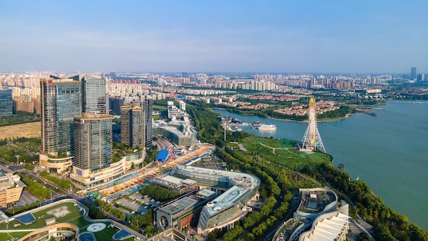 Luftaufnahme von städtischen Gebäuden des Suzhou Jinji Lake CBD