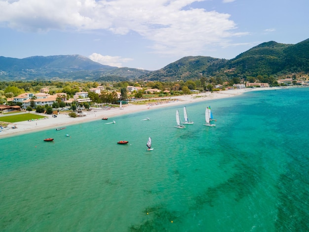 Luftaufnahme von Vasiliki Strand Windsurfen Insel Lefkada Griechenland