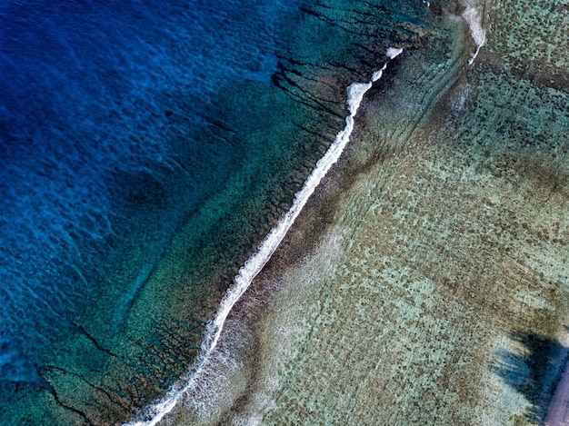 Foto luftaufnahme von wellen am riff von polynesien cook islands