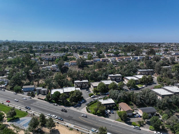 Luftaufnahme von Wohnhäusern und Eigentumswohnungen im Viertel South San Diego, Kalifornien, USA