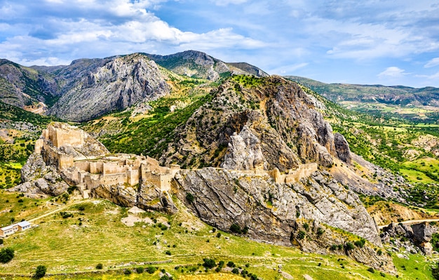 Luftaufnahme von Yeni Kale, einer Burg in Kahta, Provinz Adiyaman der Türkei