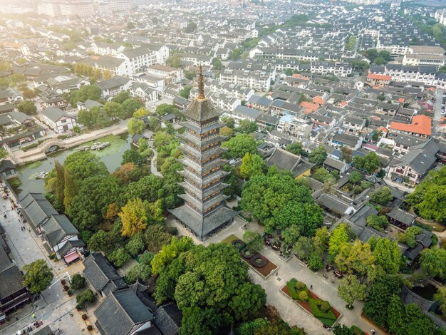 Luftaufnahmen der chinesischen Gartenlandschaft der Suzhou Fangsi Pagode