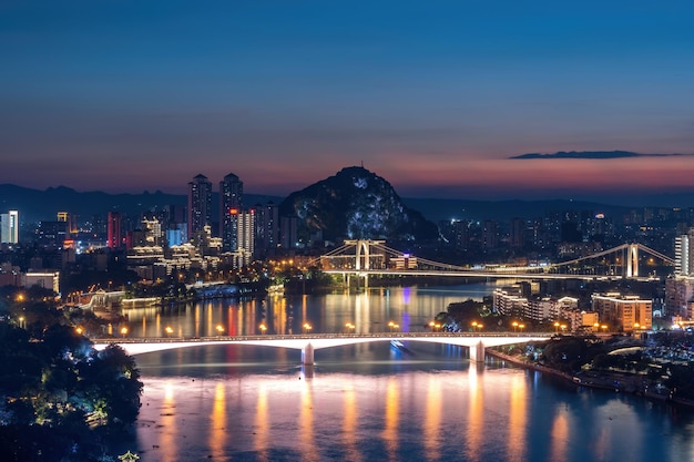 Luftaufnahmen der Nachtansicht der Stadt Liuzhou China